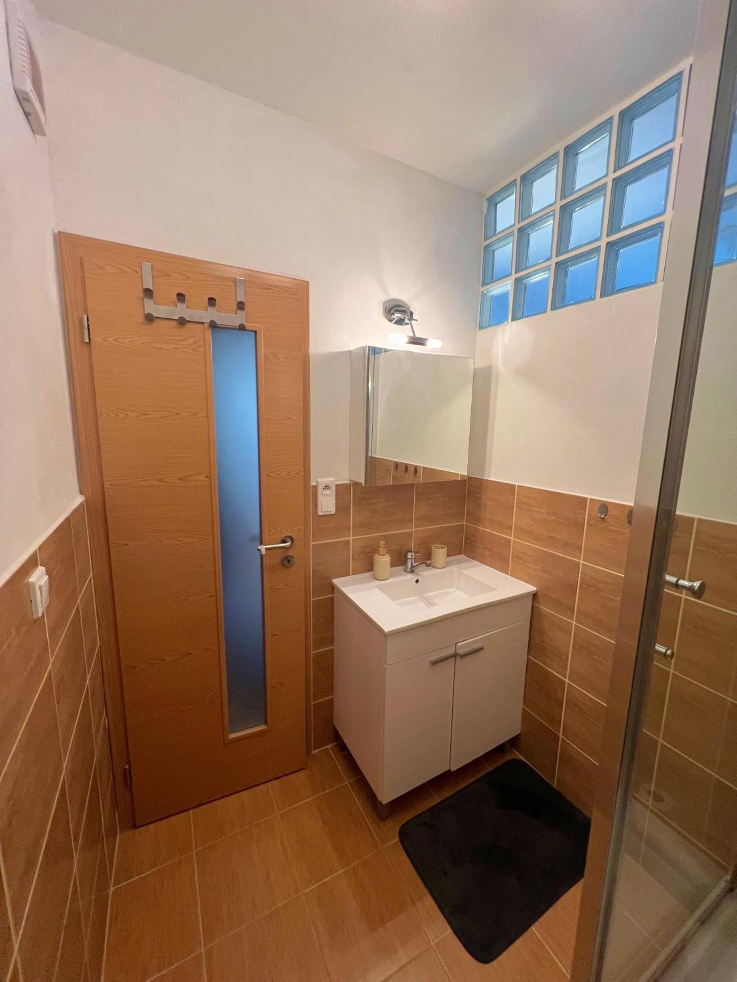 Apartment Bystrica 2 I 24hr Self Check-in L Free Wi-fi & Parking